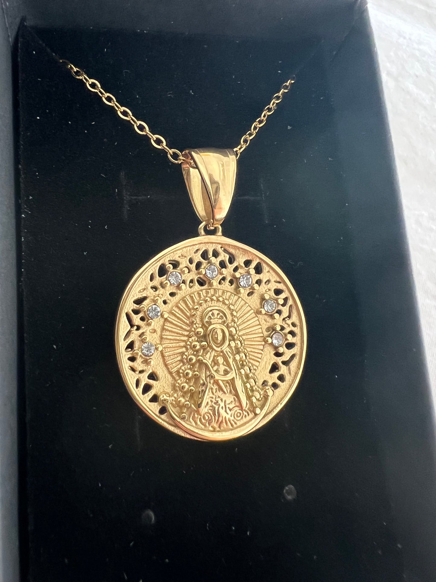 Medalla Virgen del Rocío calada con circonitas