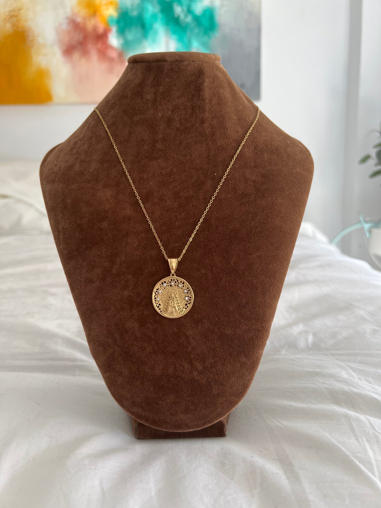 Medalla Virgen del Rocío calada con circonitas