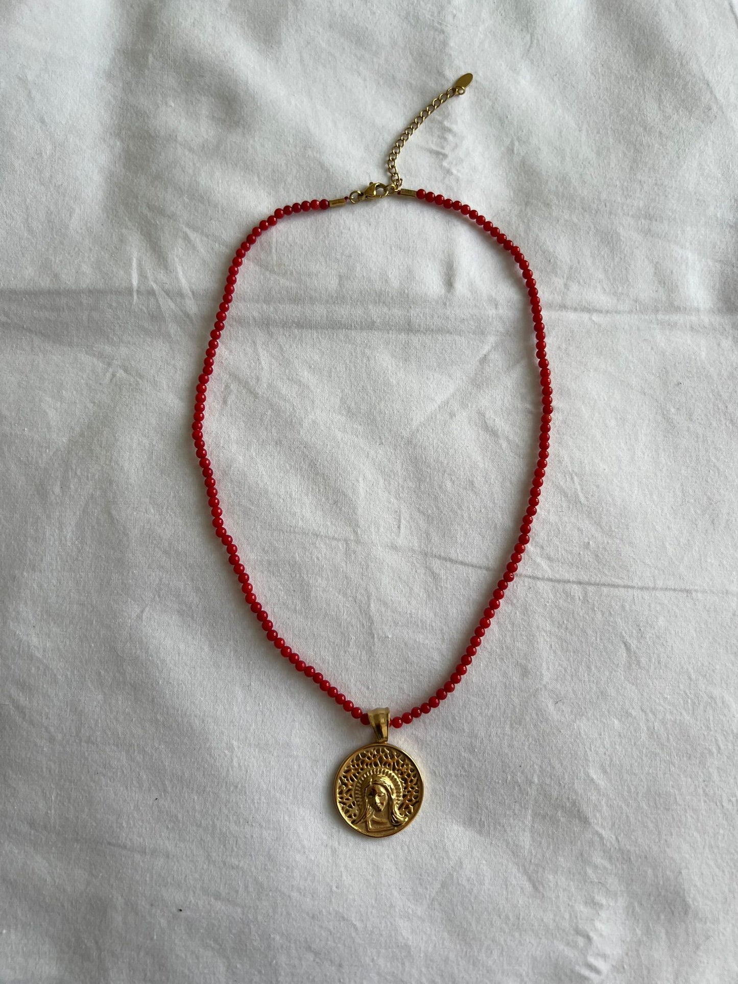 Collar coral Medalla Virgen Calada