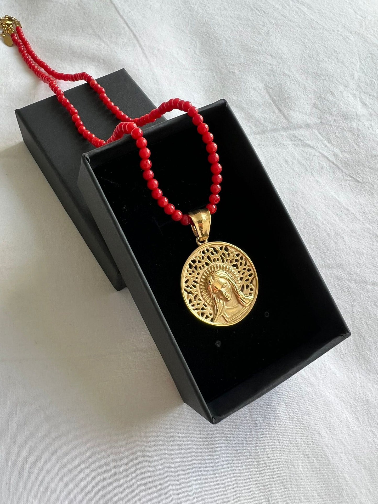 Collar coral Medalla Virgen Calada