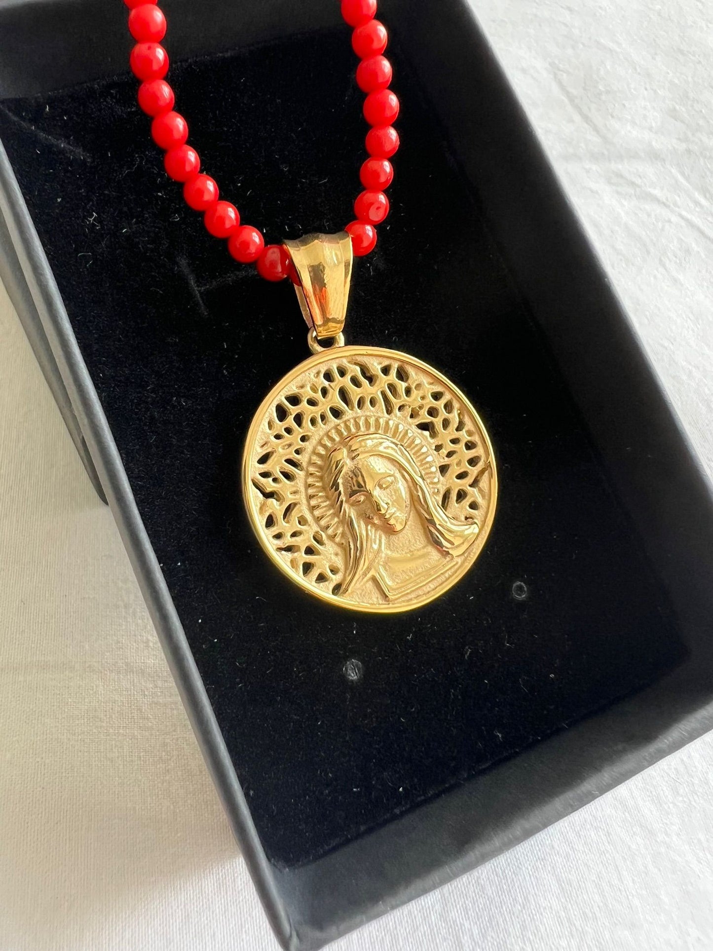 Collar coral Medalla Virgen Calada