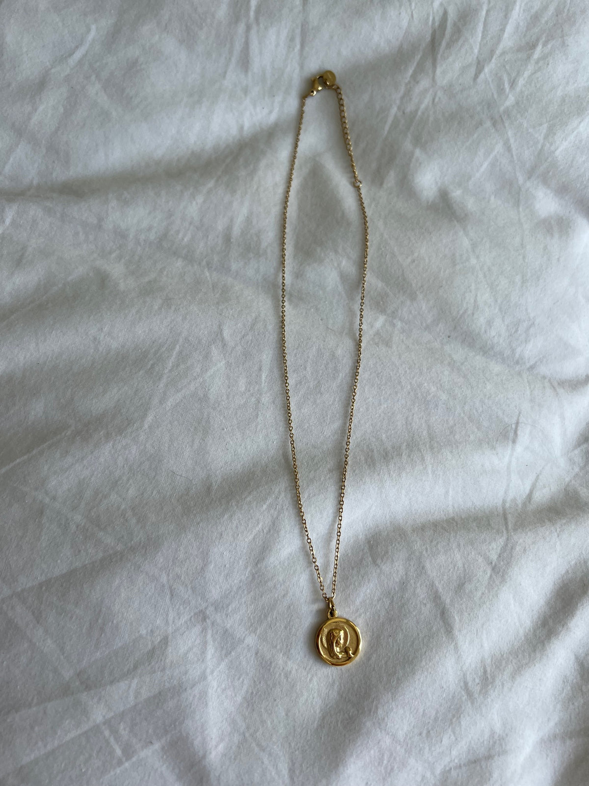 Medalla Virgen Niña Mini
