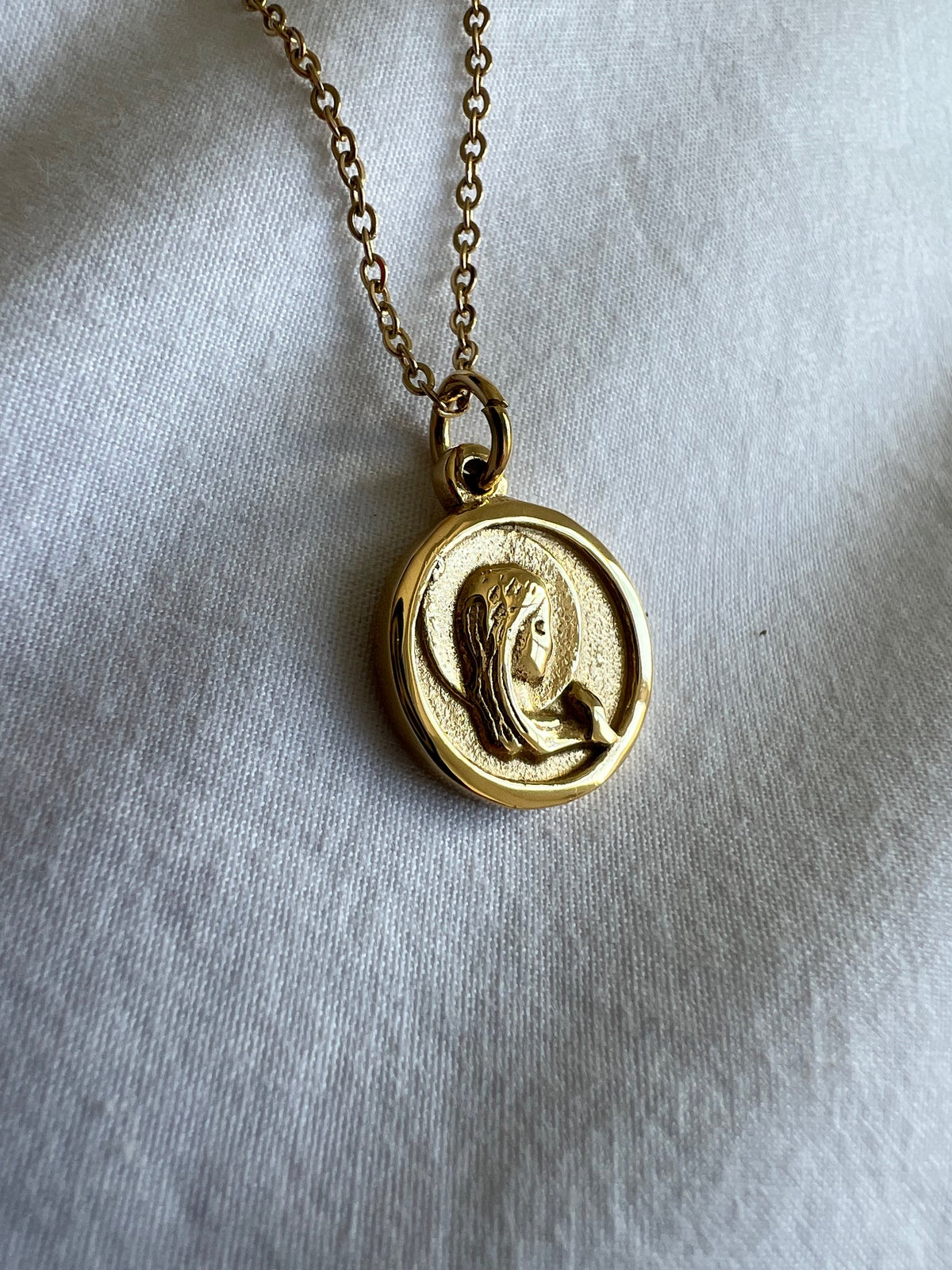 Medalla Virgen Niña Mini