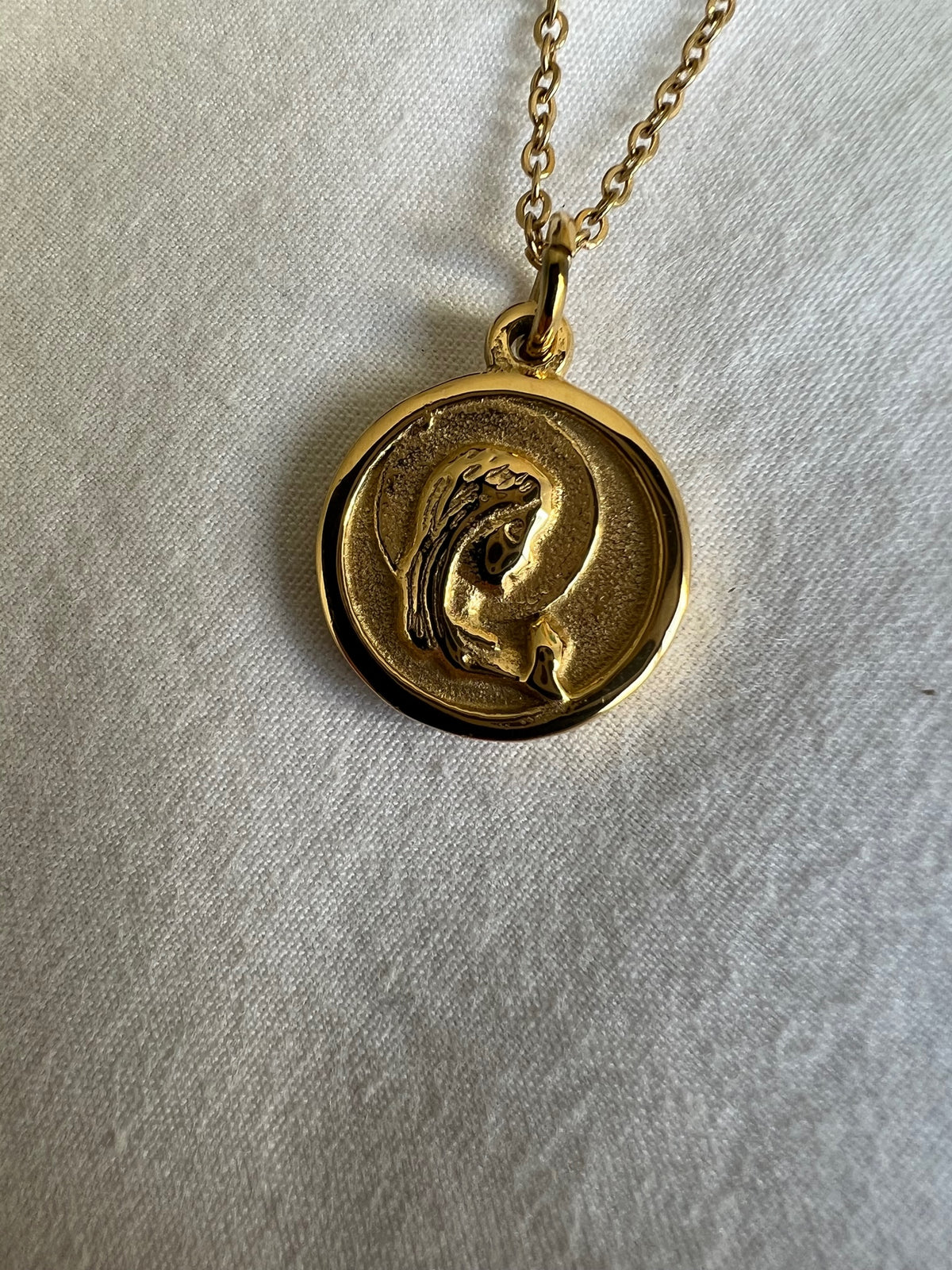 Medalla Virgen Niña Mini