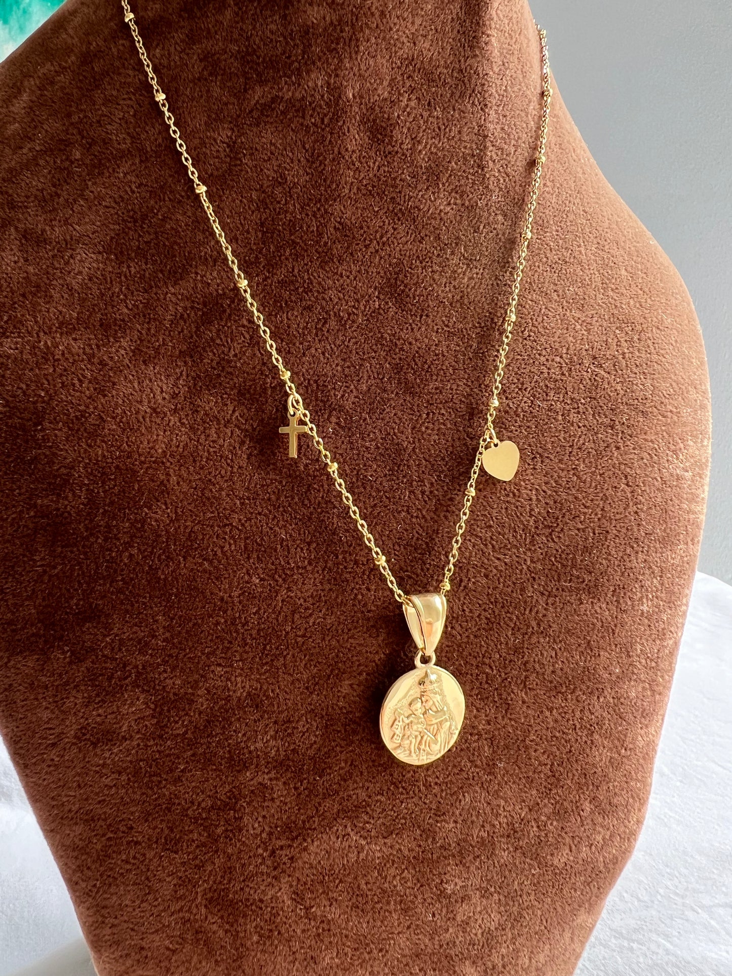 Escapulario Virgen del Carmen con cadena charms