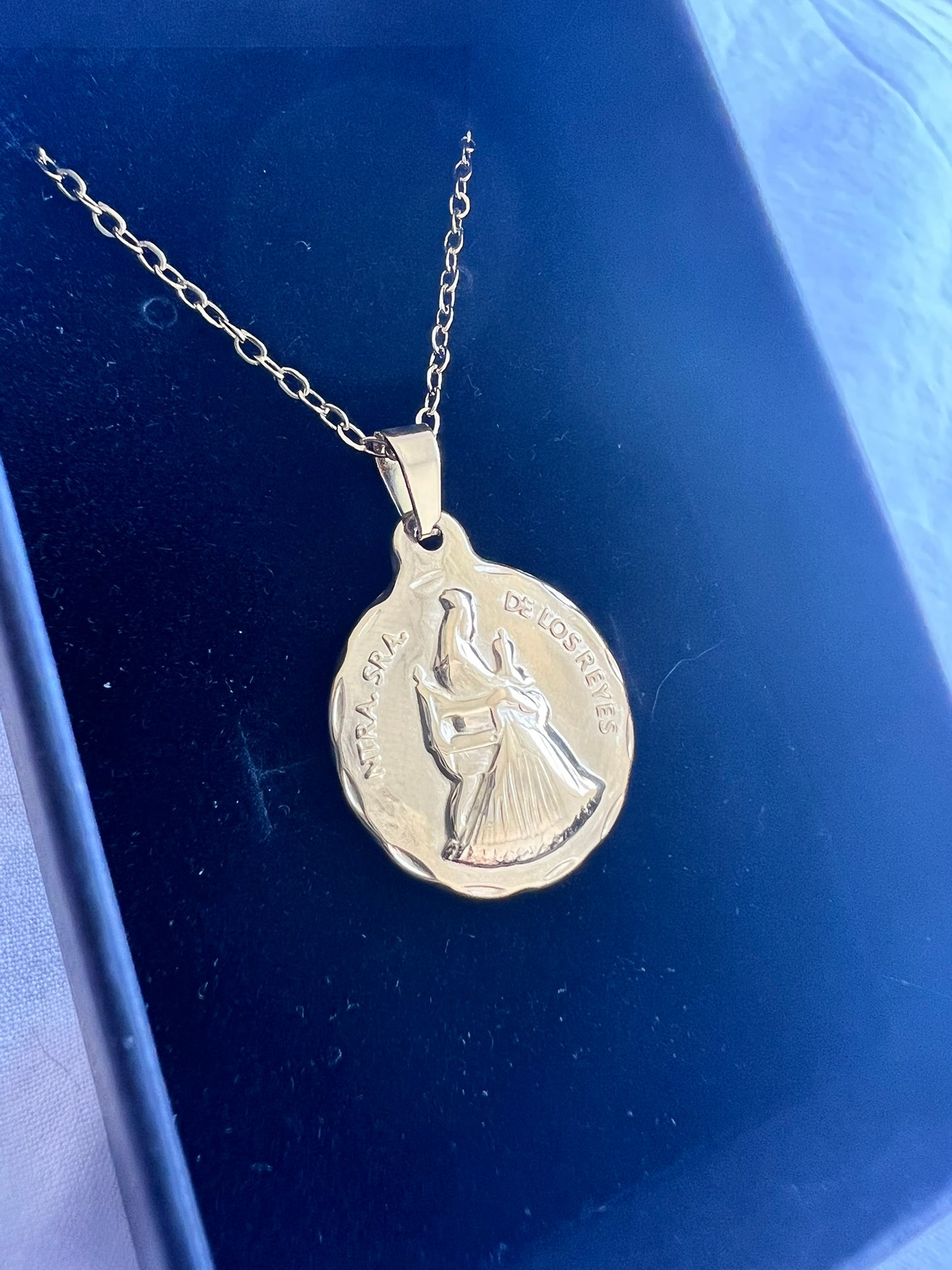 Medalla Virgen de los Reyes inoxidable