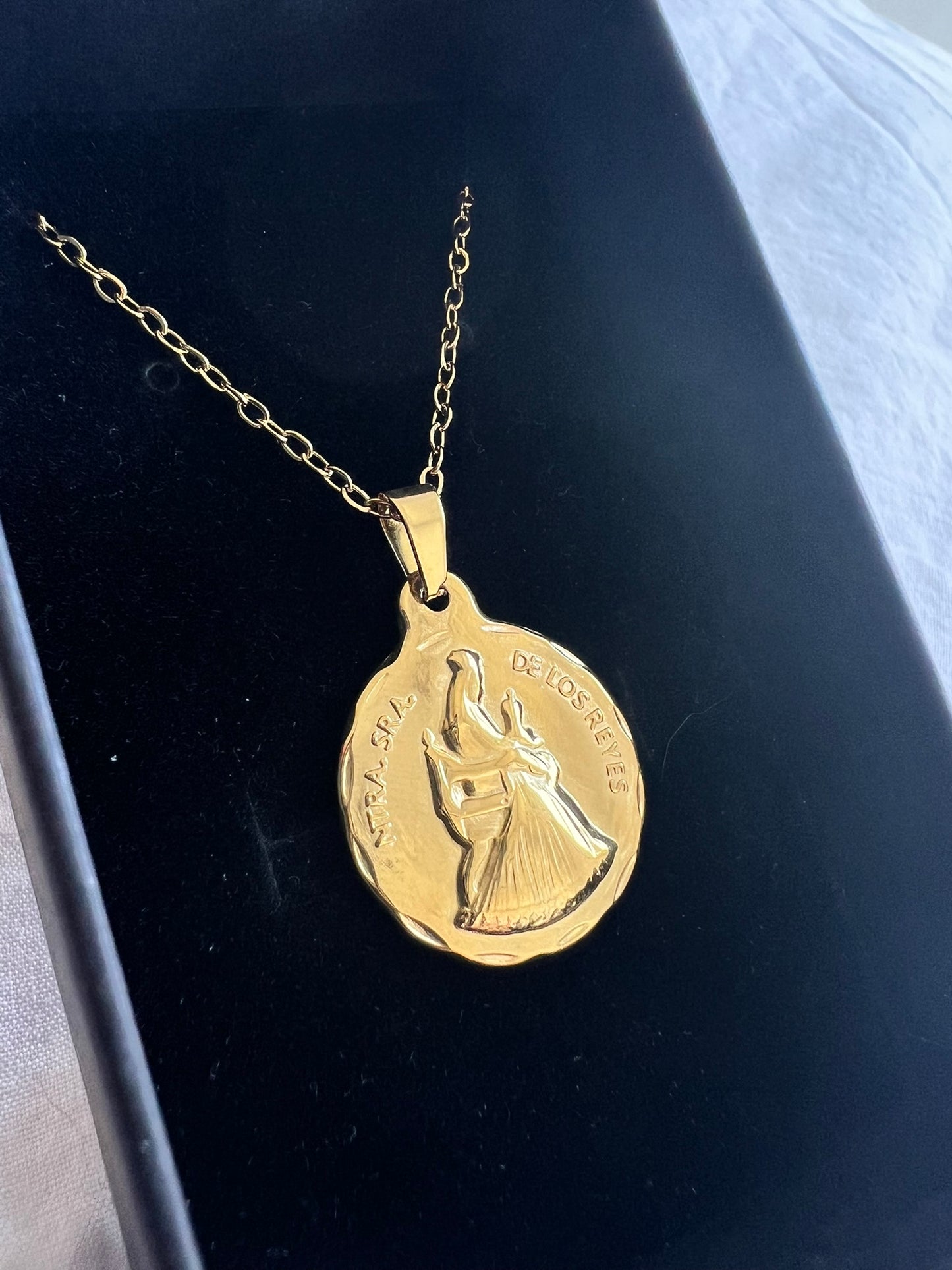 Medalla Virgen de los Reyes inoxidable