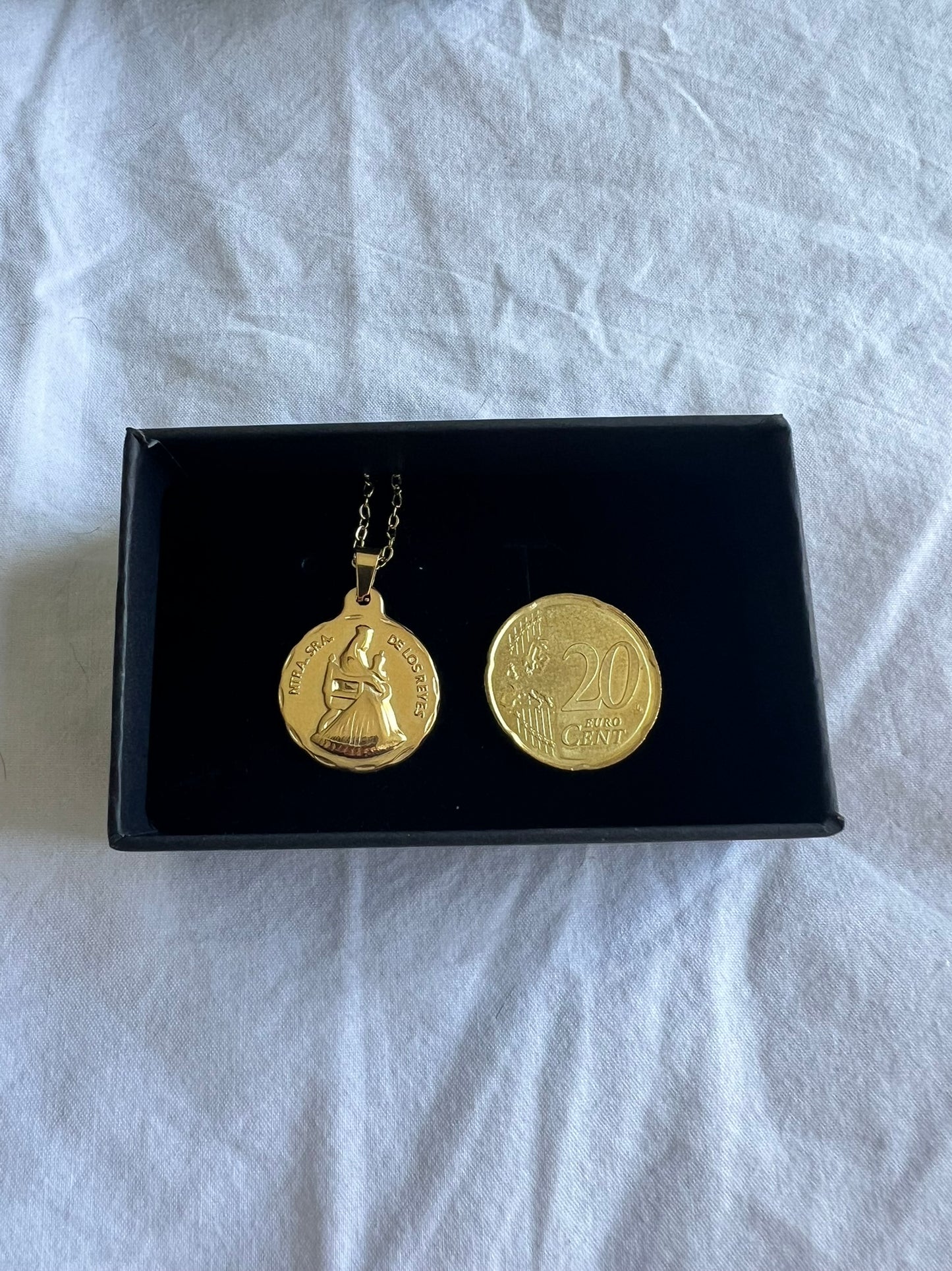 Medalla Virgen de los Reyes inoxidable