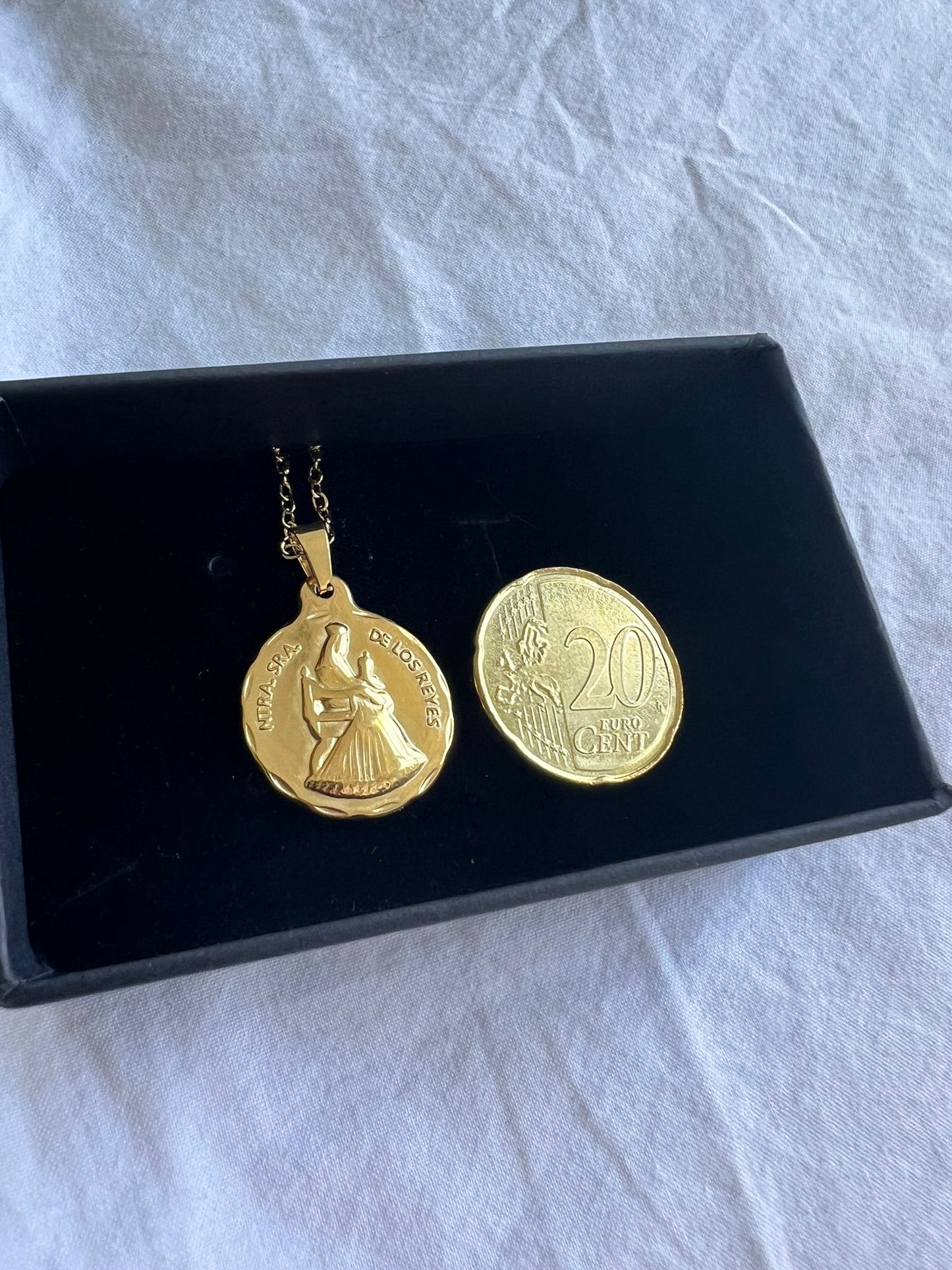 Medalla Virgen de los Reyes inoxidable