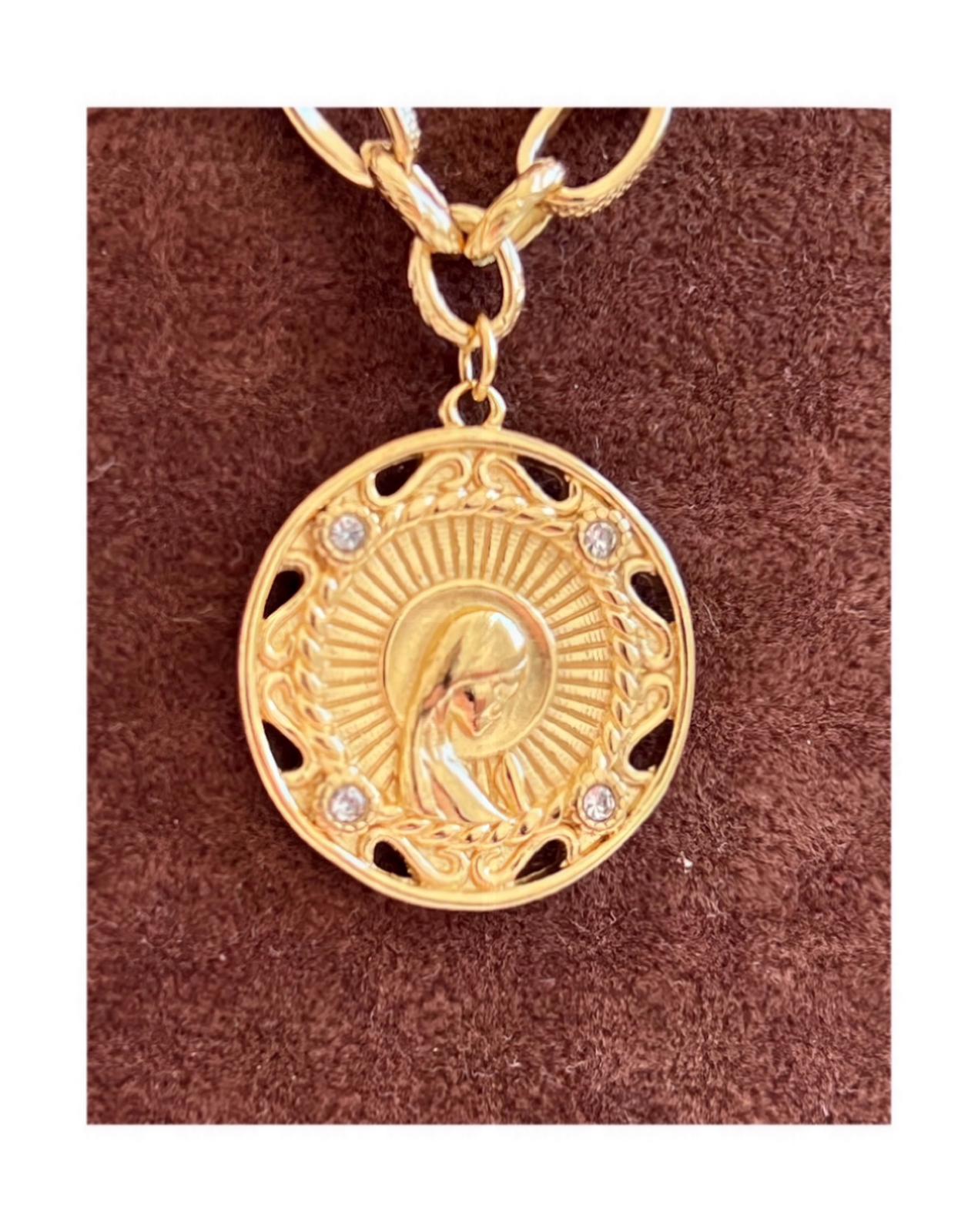 Collar con Medalla Virgen Niña calada con circonitas