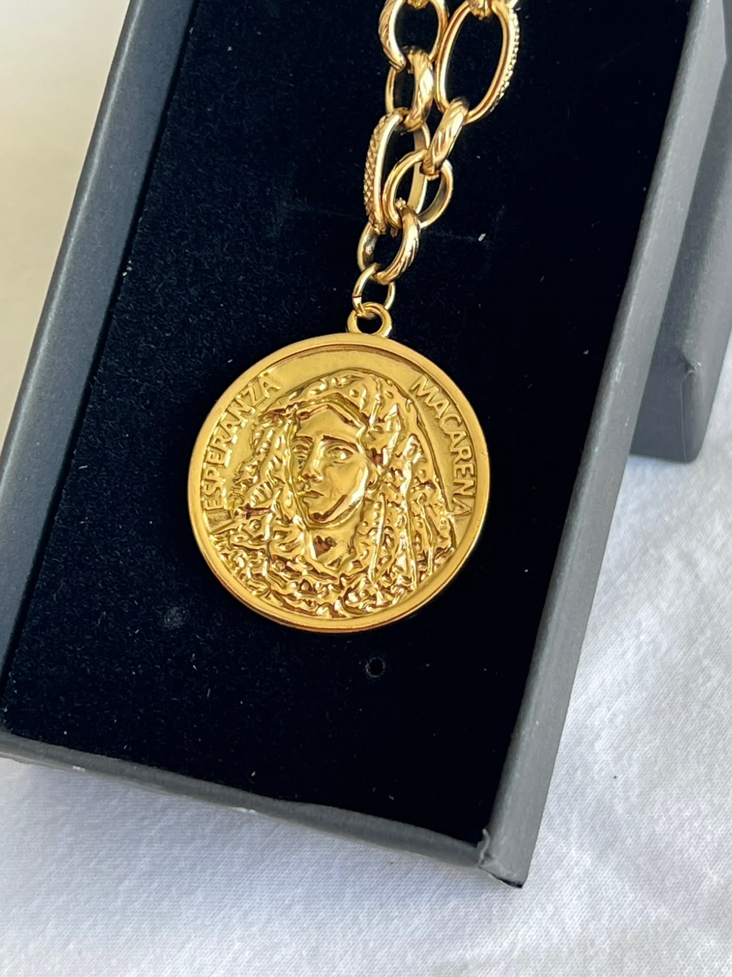 Collar Medalla Esperanza Macarena inoxidable